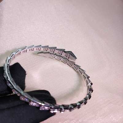 Vvs Diamond Clarity High Jewelry 18K Gold Luxury Collection Exquisite Detail Timeless Elegance Exclusive Jewelry Pieces
