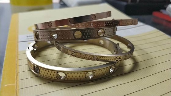 OEM 18k طلا جامد جواهرات چین کارخانه برند سفارشی جواهرات نصب و تنظیمات