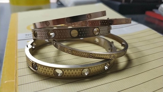 OEM 18k طلا جامد جواهرات چین کارخانه برند سفارشی جواهرات نصب و تنظیمات