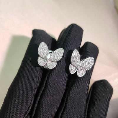 سبک مدرن 18K طلای سفید سفارشی دو گوشواره پروانه با الماس سنگ قیمتی و گل